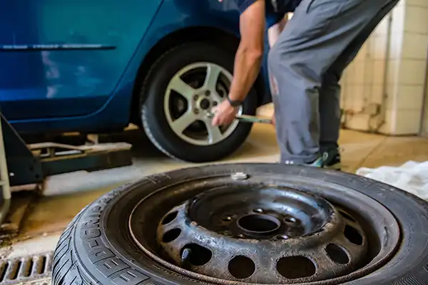 Fachgerechter Reifenwechsel und Radmontage Autoservice Laufenburg